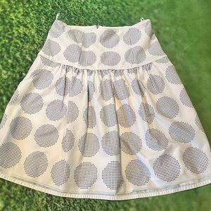 Nike reversible high waisted skirt with pockets and back zipper. Size S/4